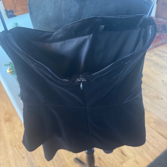 WHITE HOUSE BLACK MARKET WOMEN SIZE 8 BLACK VELVET TOP NWT GREAT FOR HOLIDAY PAR - Picture 2 of 7